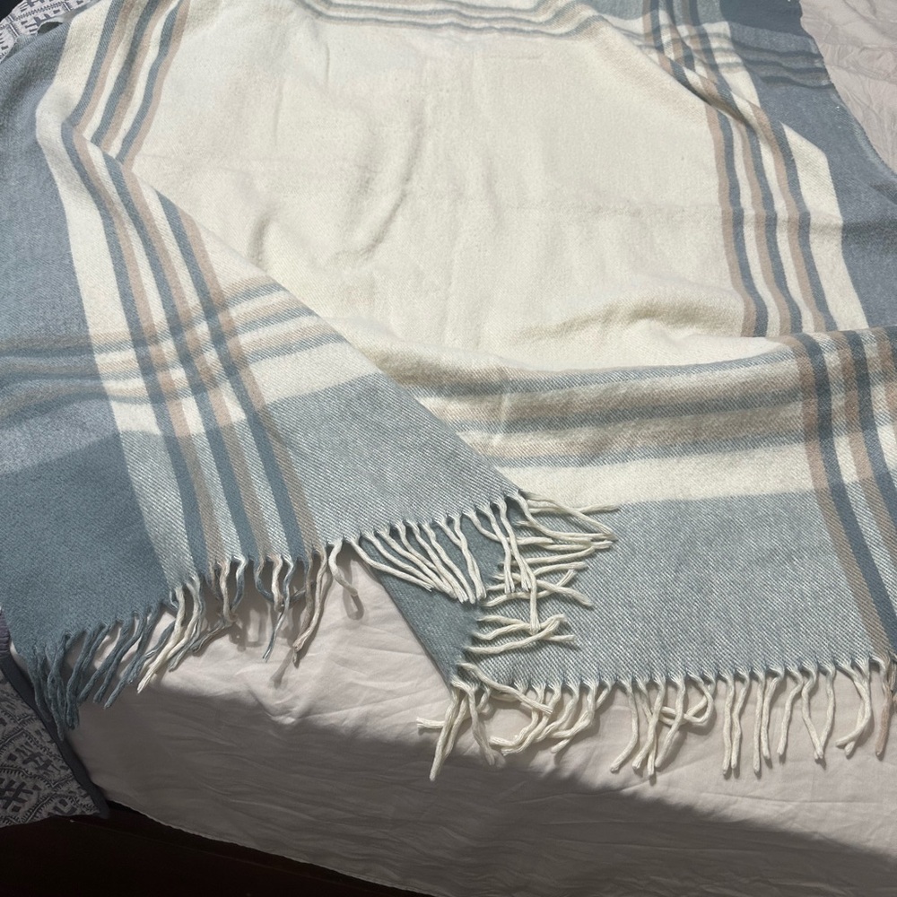 Warm throw - Picture 2 of 8